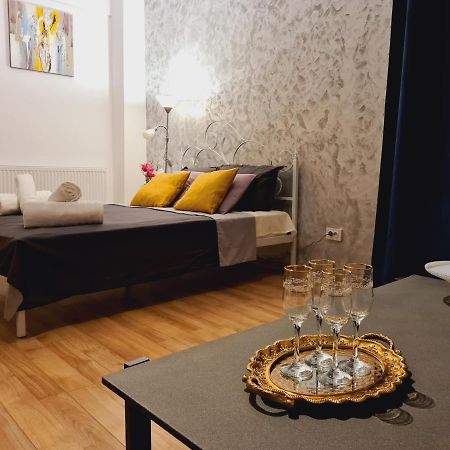Ultracentral 5* Boutique Hotel Style Apartment. Brand New. 2 Rooms. Spacious. Free Parking Cluj-Napoca Esterno foto