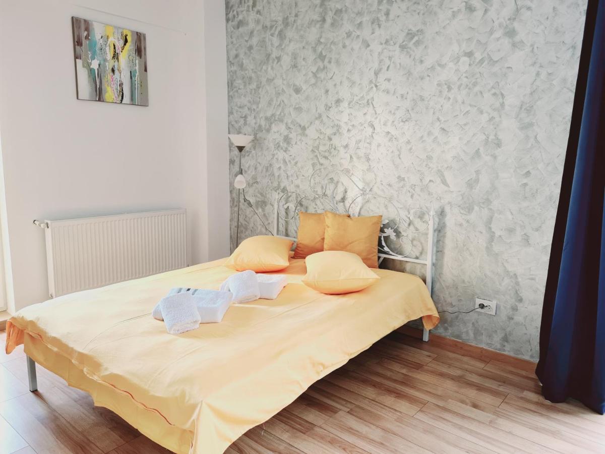 Ultracentral 5* Boutique Hotel Style Apartment. Brand New. 2 Rooms. Spacious. Free Parking Cluj-Napoca Esterno foto