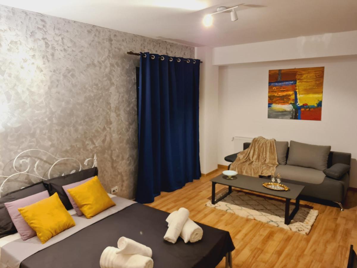 Ultracentral 5* Boutique Hotel Style Apartment. Brand New. 2 Rooms. Spacious. Free Parking Cluj-Napoca Esterno foto