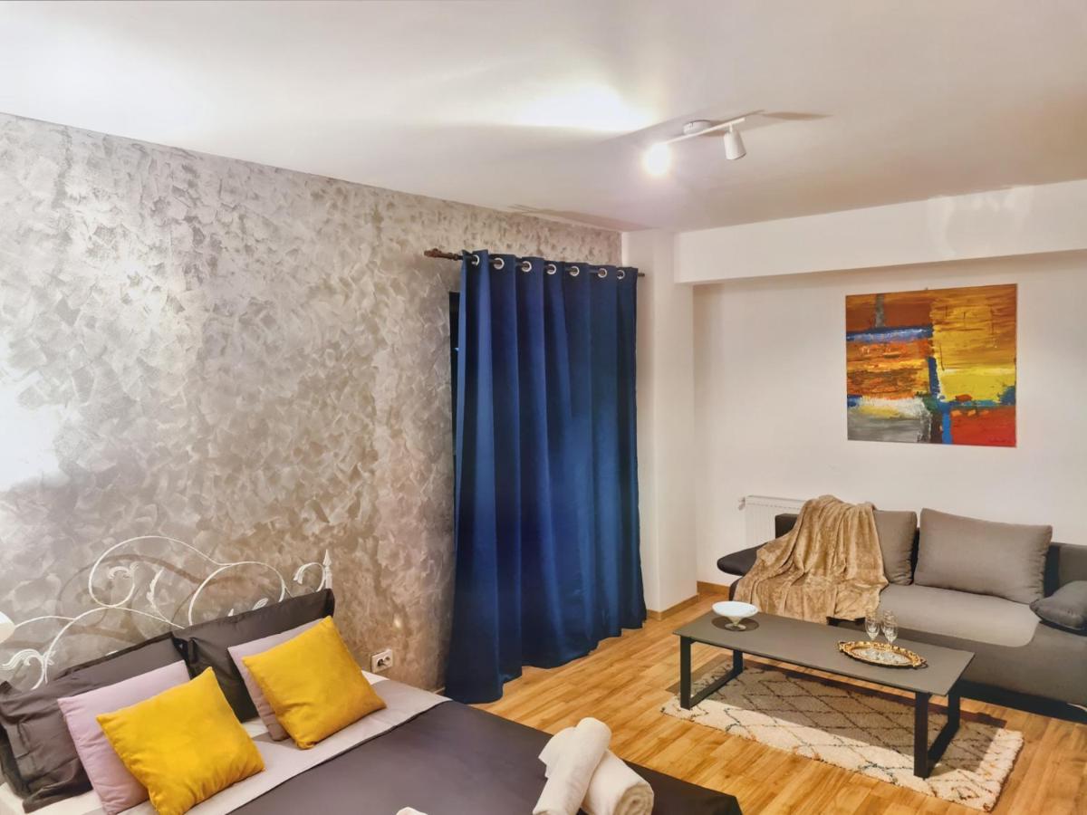 Ultracentral 5* Boutique Hotel Style Apartment. Brand New. 2 Rooms. Spacious. Free Parking Cluj-Napoca Esterno foto