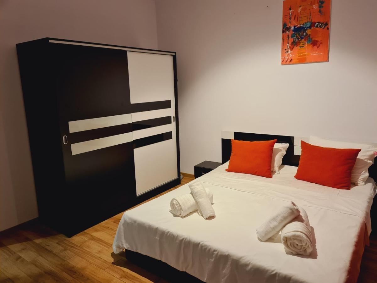 Ultracentral 5* Boutique Hotel Style Apartment. Brand New. 2 Rooms. Spacious. Free Parking Cluj-Napoca Esterno foto
