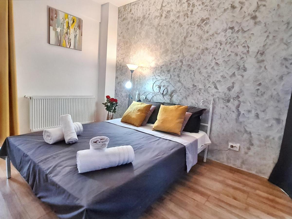 Ultracentral 5* Boutique Hotel Style Apartment. Brand New. 2 Rooms. Spacious. Free Parking Cluj-Napoca Esterno foto