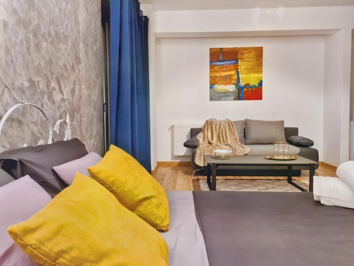 Ultracentral 5* Boutique Hotel Style Apartment. Brand New. 2 Rooms. Spacious. Free Parking Cluj-Napoca Esterno foto