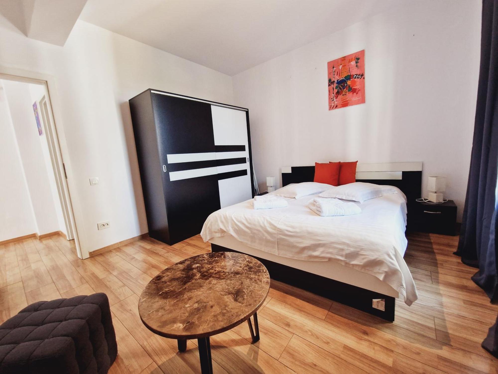Ultracentral 5* Boutique Hotel Style Apartment. Brand New. 2 Rooms. Spacious. Free Parking Cluj-Napoca Esterno foto