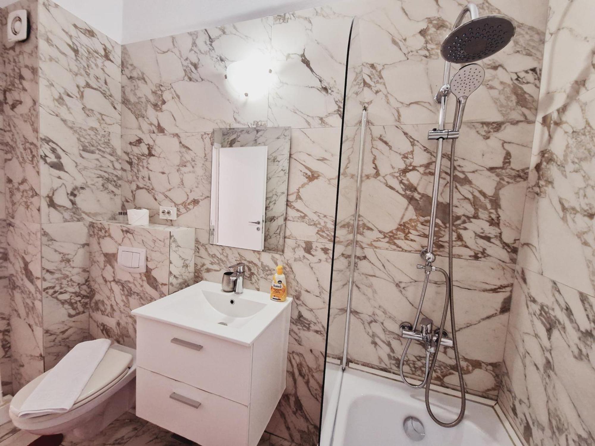 Ultracentral 5* Boutique Hotel Style Apartment. Brand New. 2 Rooms. Spacious. Free Parking Cluj-Napoca Esterno foto
